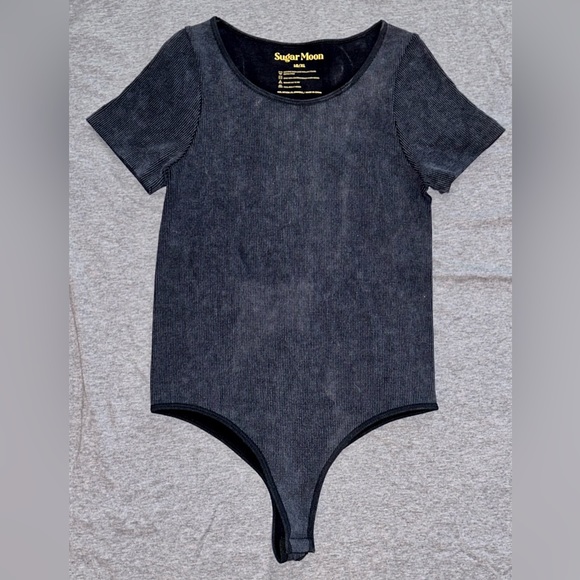 NWOT SS Gray Bodycon Rib Bodysuit. *Sugar Moon/Sz. L/XL. - Picture 3 of 9
